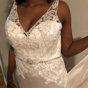 Brand new Size 18 Maggie Sottero Wedding Dress